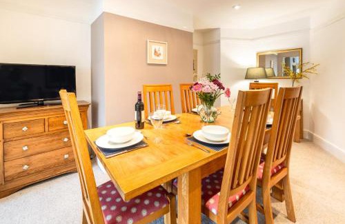 Masham House | Discover Scarbeck House: Pet & Child Friendly Retreat