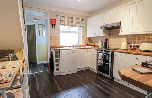 Driffield House | Cozy Scarborough Cottage: Pet-Friendly Stay with Open Fire