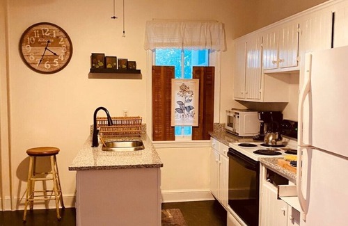 Old Town Winchester Apartment | Charming Scarborough Fair Walk to Downtown Two-Story Apt