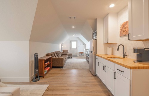 Austin Apartment | Scarlet Ridge Retreat | Near Wineries & DT Austin!