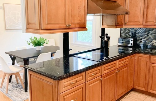 Scarsdale House | Inviting Scarsdale 2 Bedroom Sanctuary with Family Amenities