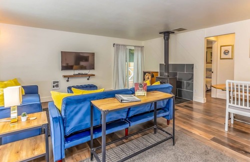 Oregon Water Wonderland Cottage | Scaup Cottage set amongst the pine trees and the beautiful high desert landscape