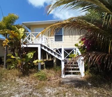 South Bimini House | Scena's Place: Family-Friendly Retreat with Ocean Views