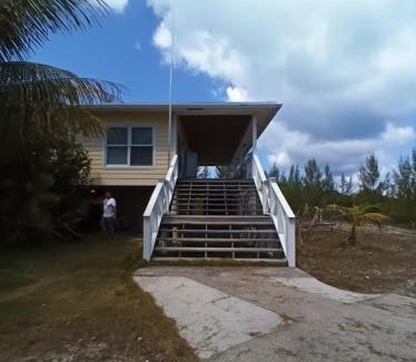 South Bimini House | Scena's Place: Family-Friendly Retreat with Ocean Views