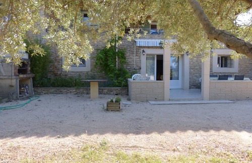 La Roque-sur-Pernes Cottage | Serene Views and Poolside Bliss Near Mont Ventoux