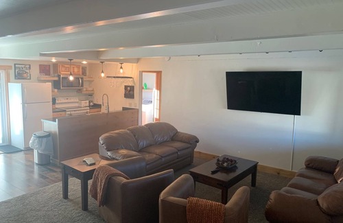 Twin Lakes Cabin | Idyllic 3-Bedroom Cabin with Hot Tub & Lake Views