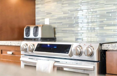 Hope Apartment | Elegant 3BR Penthouse Suite with Family-Friendly Amenities