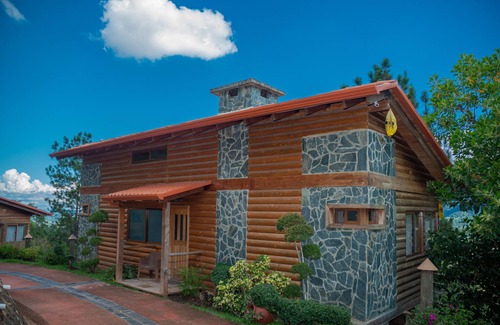 Jarabacoa Ski Chalet | Cozy 2 Bedroom Chalet with Spa & Delicious Breakfast