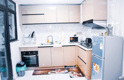 Kisumu Apartment | Scenic Apartment with Pool Overlooking National Park