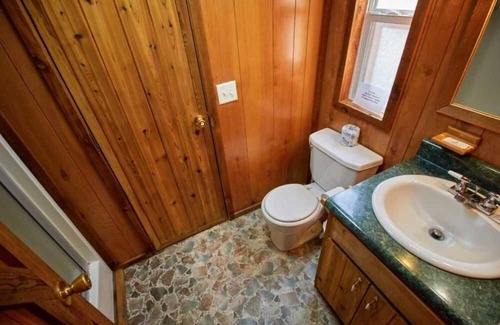Weatherford Cabin | Relaxing Retreat in Weatherford: Family & Pet Friendly Stay