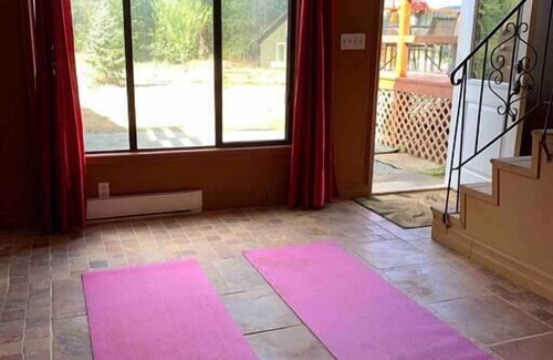 Port Alberni House | Pet-Friendly Scenic Country Home in Port Alberni