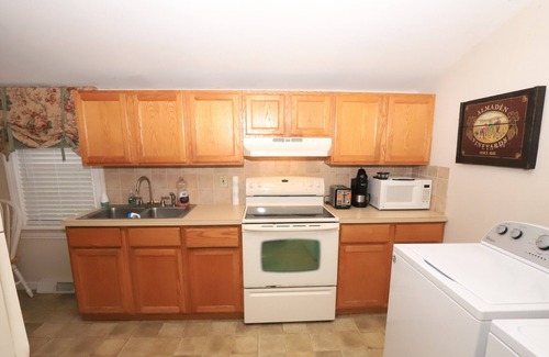Talmage Cottage | Charming Country Cottage near Covered Bridge in Lititz