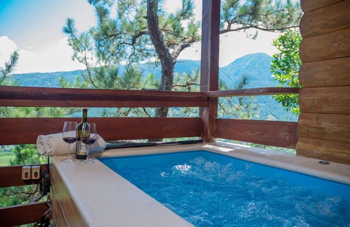 Jarabacoa Ski Chalet | Romantic 2 Bedroom Retreat with Jacuzzi & Pool Access