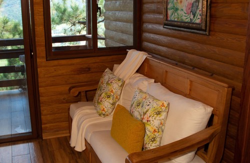 Jarabacoa Ski Chalet | Romantic 2 Bedroom Escape with Balcony Jacuzzi & Spa
