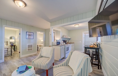 Muskegon Hotel | Unforgettable Scenic Drive Resort with Ocean View & Pool