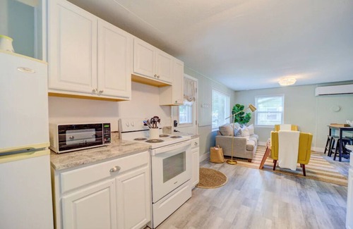 Muskegon Cottage | Idyllic Scenic Drive Resort - Cabin #1 with Ocean View