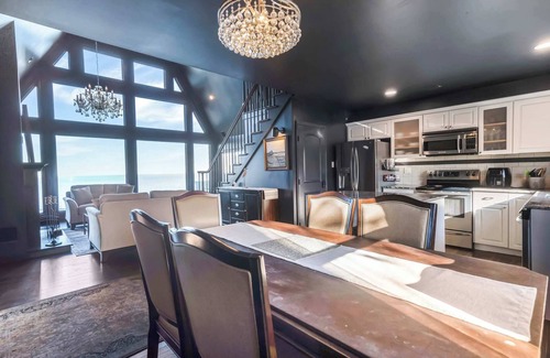 Wading River House | Scenic Gem: Waterfront View, Beach Access