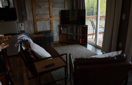 Knik River Apartment | Scenic Getaway with a hot tub