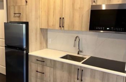 Black Mountain Apartment | Scenic Golf Course Stay – Close to Big White Ski Resort
