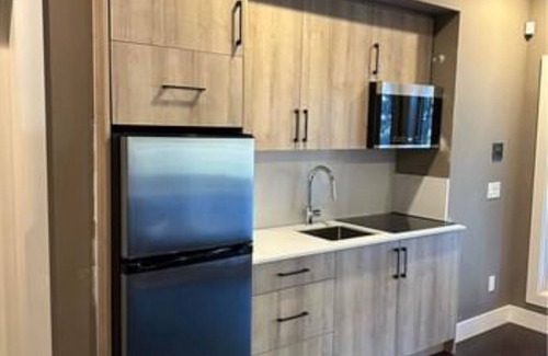 Black Mountain Apartment | Scenic Golf Course Stay – Close to Big White Ski Resort