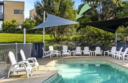 Fingal Apartment | Idyllic Golf & Spring Retreat: Poolside Family Escape