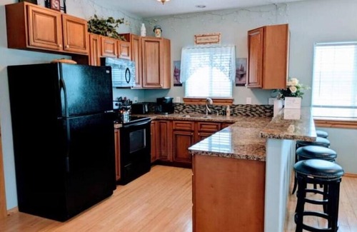 Weiser House | Unforgettable Guest House with Kitchen and Scenic Views