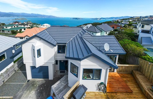 Newlands House | Exceptional Scenic Haven: Family-Friendly Ethnic Charm