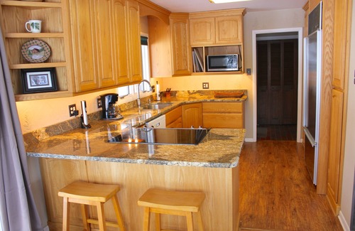Cascade House | Discover Scenic Hidden View Estate by the Missouri River