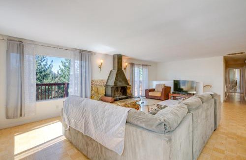 Upper Kingsbury House | Scenic Home with Sauna - 7 Mi to Heavenly Mountain!