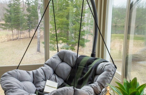 Rutledge Cabin | River Place Cabin: Family-Friendly Retreat with Kayaks & Sauna