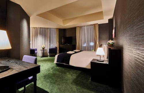 Nishiasakusa Hotel | Scenic King Smoking hotel with AC, fitness room in charming Taito City
