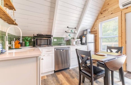 Ashley Oaks Apartment | Lake View Loft: Perfect Retreat for Outdoor Enthusiasts