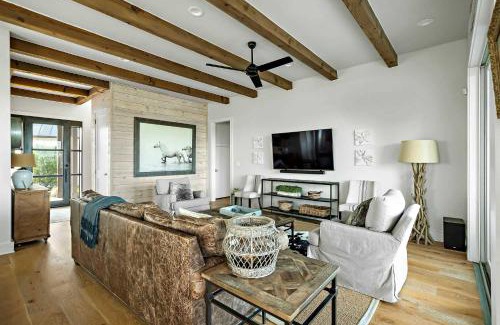 Spicewood House | Scenic Lake Travis Farmhouse - Pickleball - BBQ