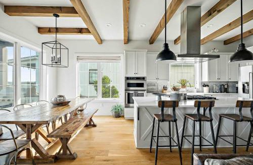 Spicewood House | Scenic Lake Travis Farmhouse - Pickleball - BBQ
