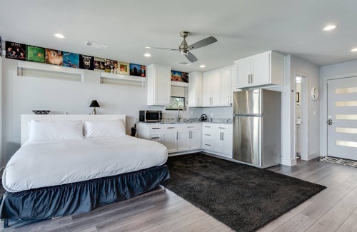 Spicewood House | Lake View Retreat: King Beds & Inviting Decks Await