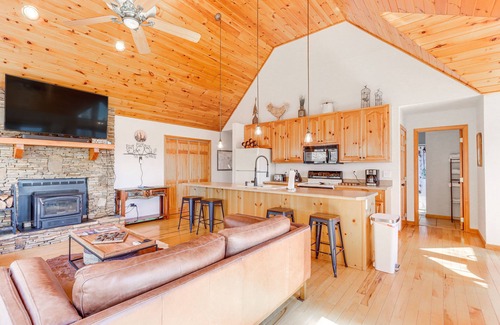 Unaka Cabin | Inviting Scenic Murphy Cabin - Close to Blue Ridge Adventure
