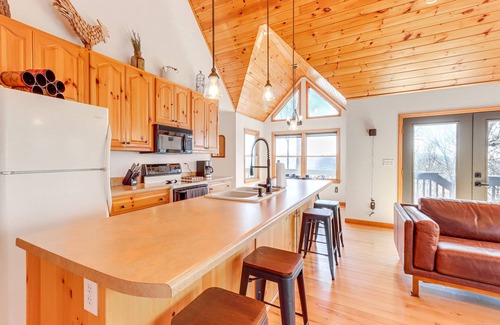 Unaka Cabin | Inviting Scenic Murphy Cabin - Close to Blue Ridge Adventure