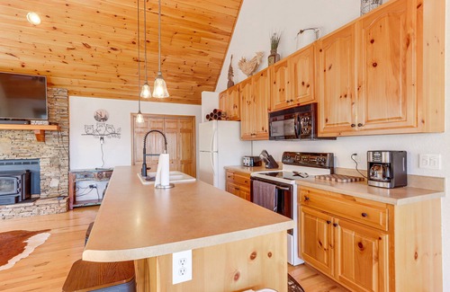 Unaka Cabin | Inviting Scenic Murphy Cabin - Close to Blue Ridge Adventure