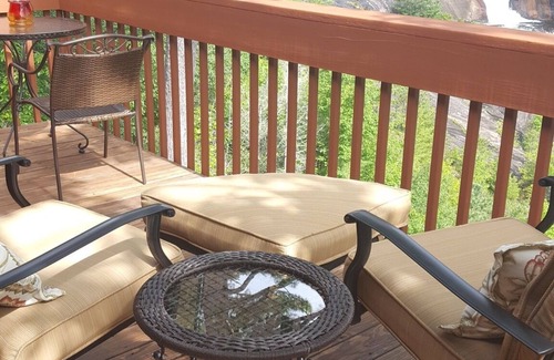 Lake Toxaway Condo | Relax at Scenic Overlook - Toxaway Falls with Pool & Breakfast
