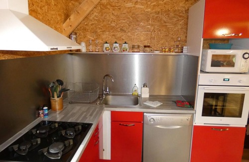 Vernusse Cottage | Gite Vernusse: Cozy 2-Bedroom Retreat with Pool & Spa