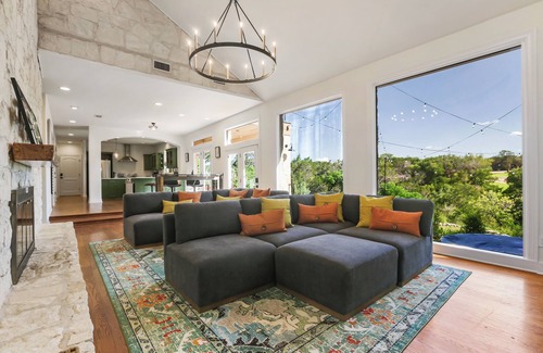 Oak Shores On Lake Austin House | Scenic Retreat - Pools - Lake - Trails - Sleeps 16
