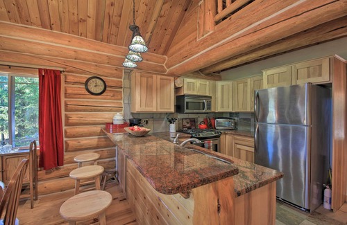 Thompson Falls Cabin | Idyllic Riverfront Escape with Hot Tub & Kayaking Bliss