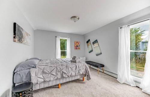 Costigan Apartment | Riverside Retreat - 4 BD with Parking & Family-Friendly Amenities