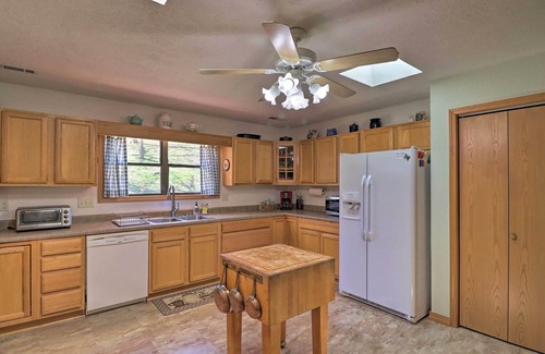 Norfork House | Idyllic Riverview Retreat with Spa & Screened Porch