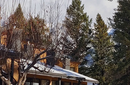 East Kootenay Villa | Majestic Rocky Mountain Getaway for Christmas Week Fun