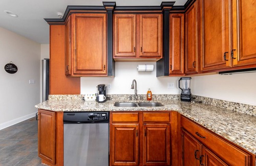 East Price Hill House | Elevated Skyline Retreat - Family Friendly in Downtown Cincy