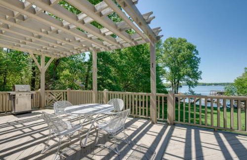 Huddleston House | Idyllic Smith Mountain Lake Retreat with Deck & Dock Access