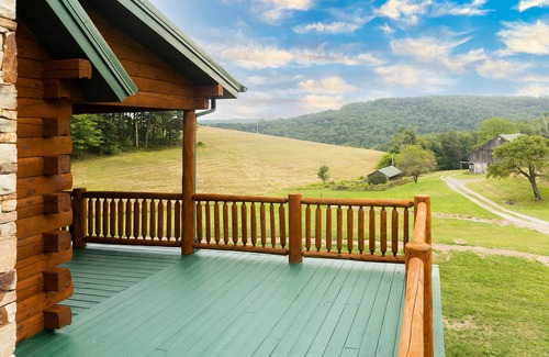 Allegheny Township Cabin | Tranquil Escape at Mountain Ridge Retreat with Spa & Breakfast