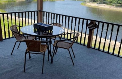 Alger House | Scenic Stay | Indoor Pool, Rowboats & Relaxing Nature Views