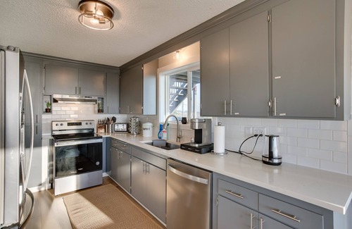 Northeast Tacoma Apartment | Stylish Tacoma Apartment with Ocean View & Fire Pit